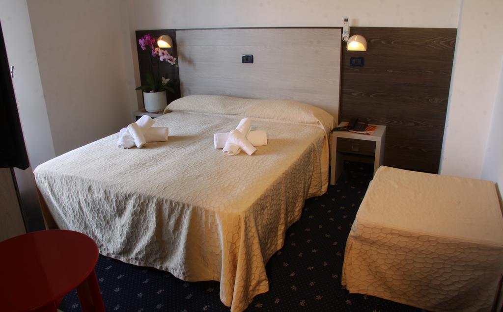 Hotel Tilly Cesenatico Kültér fotó
