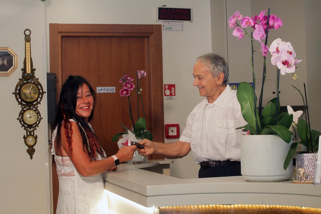 Hotel Tilly Cesenatico Kültér fotó