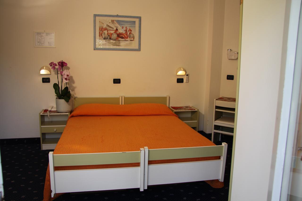 Hotel Tilly Cesenatico Kültér fotó