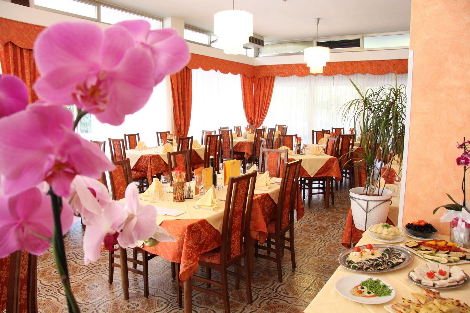 Hotel Tilly Cesenatico Kültér fotó
