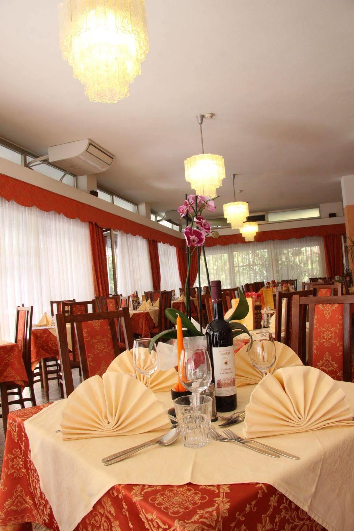 Hotel Tilly Cesenatico Kültér fotó