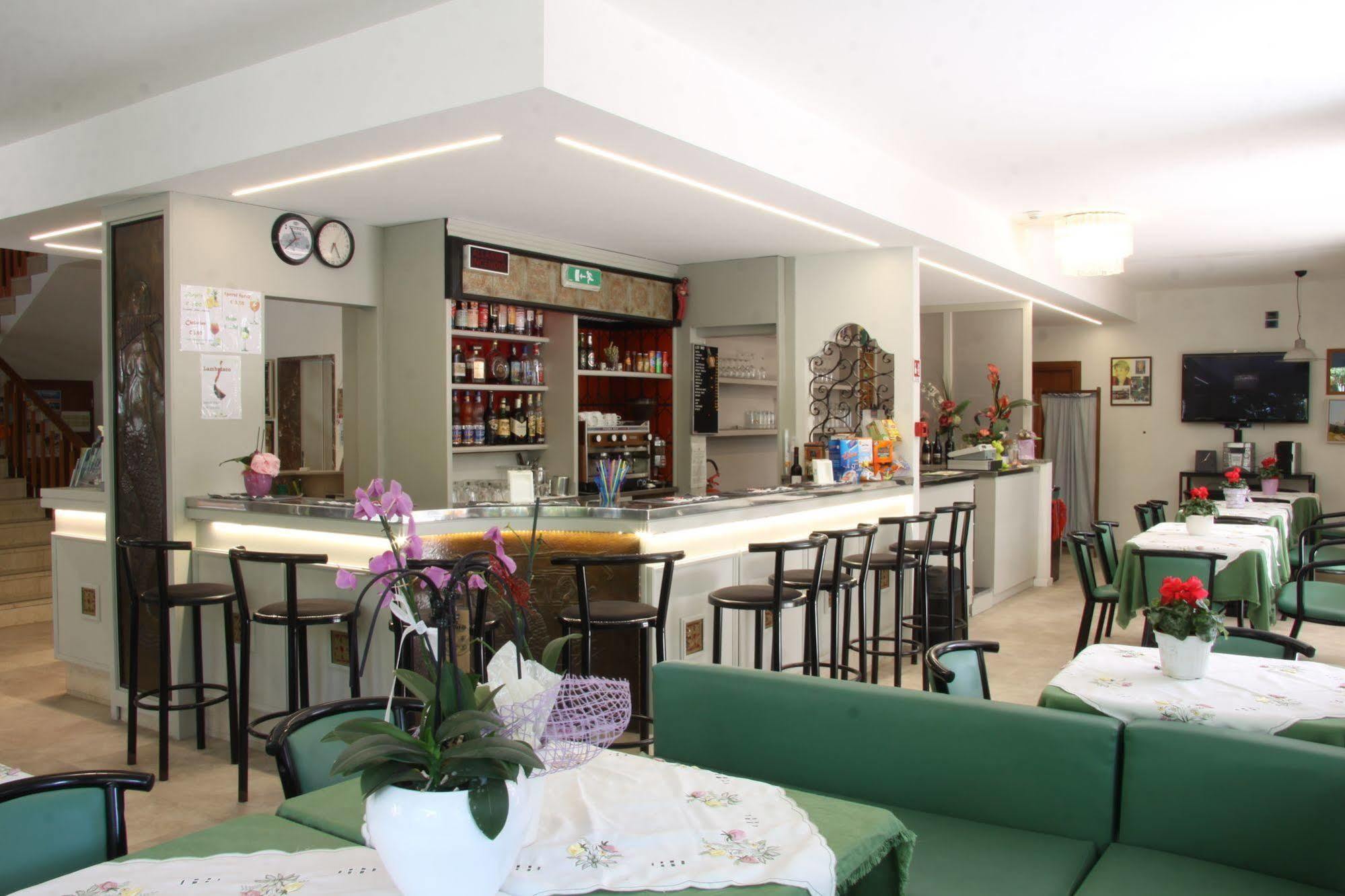 Hotel Tilly Cesenatico Kültér fotó